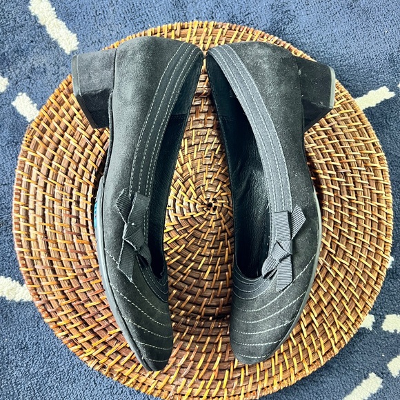 Indigo Clarks Y2K Women's 9M Black Suede Bow Chunky Heel Pump Girly Goth Preppy - Picture 5 of 8